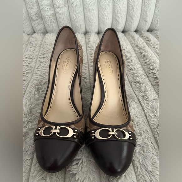 Coach Tan and Brown Women's Heels - Picture 2 of 7